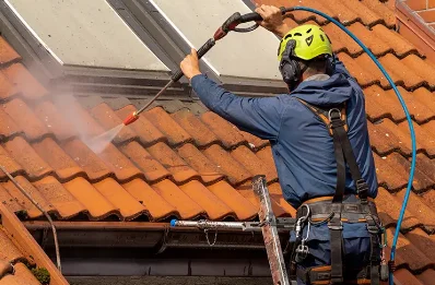 Démoussage et hydrofuge de toiture à Simorre